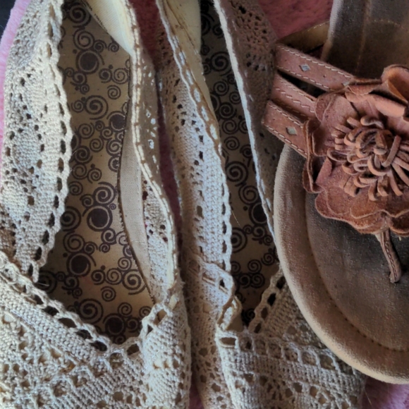 Sandals - Picture 2 of 3